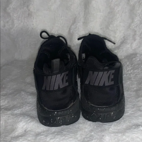 Nike air huaraches Black Sneakers - Picture 5 of 8